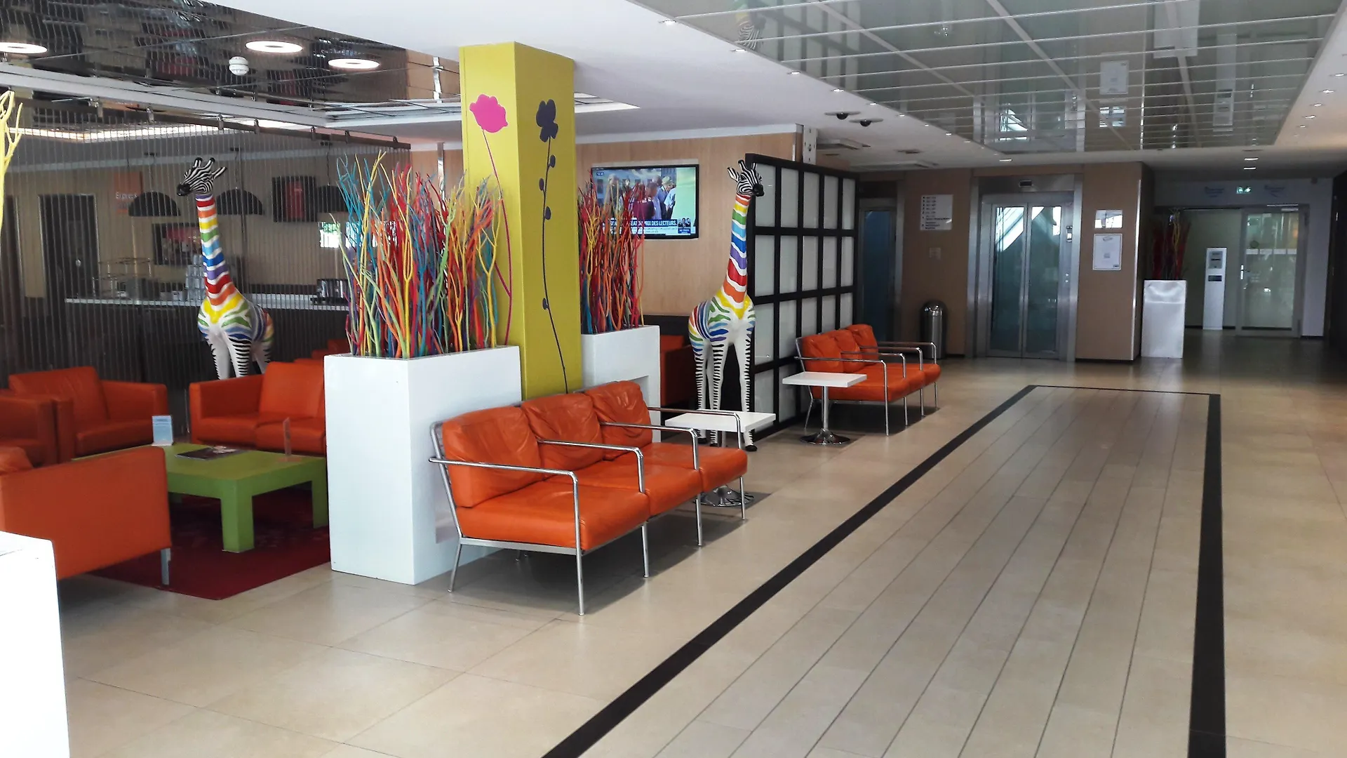 Express Paris-canal De La By Ihg