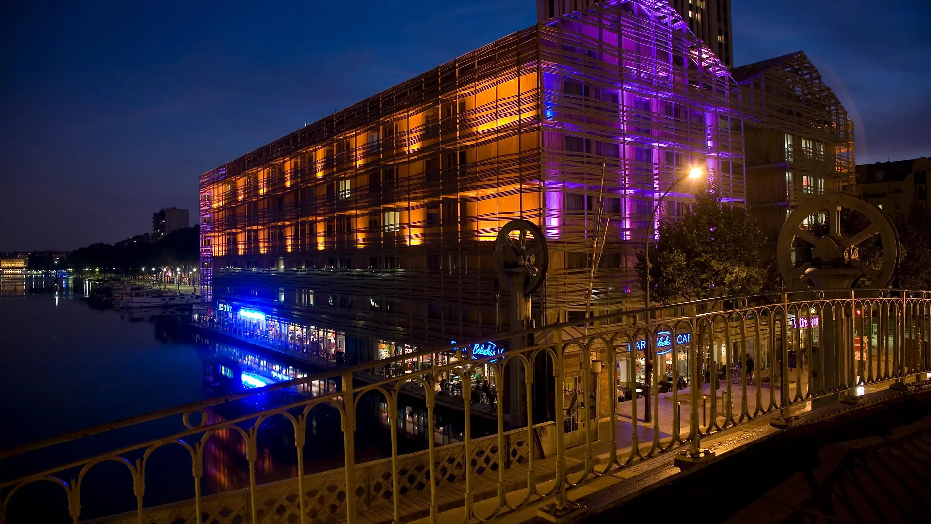 Express Paris-canal De La By Ihg Hotel 3*