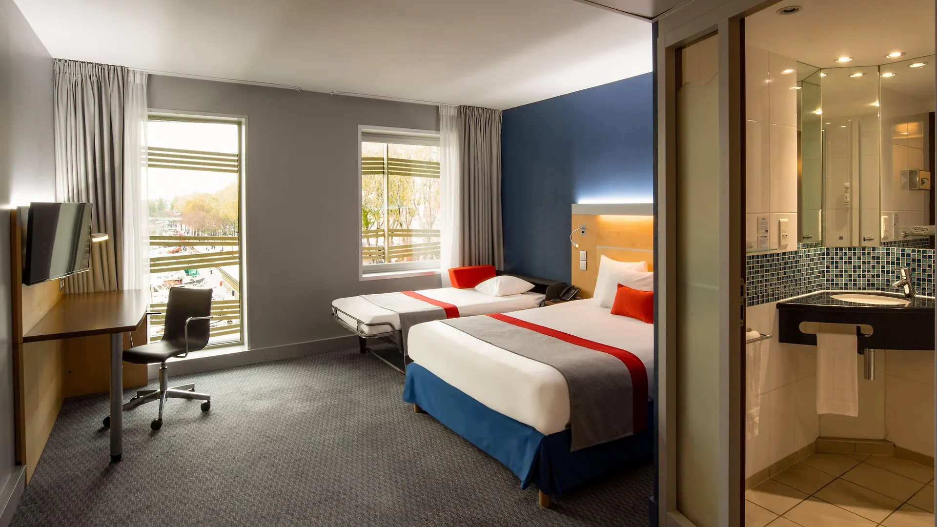 Express Paris-canal De La By Ihg Hotel