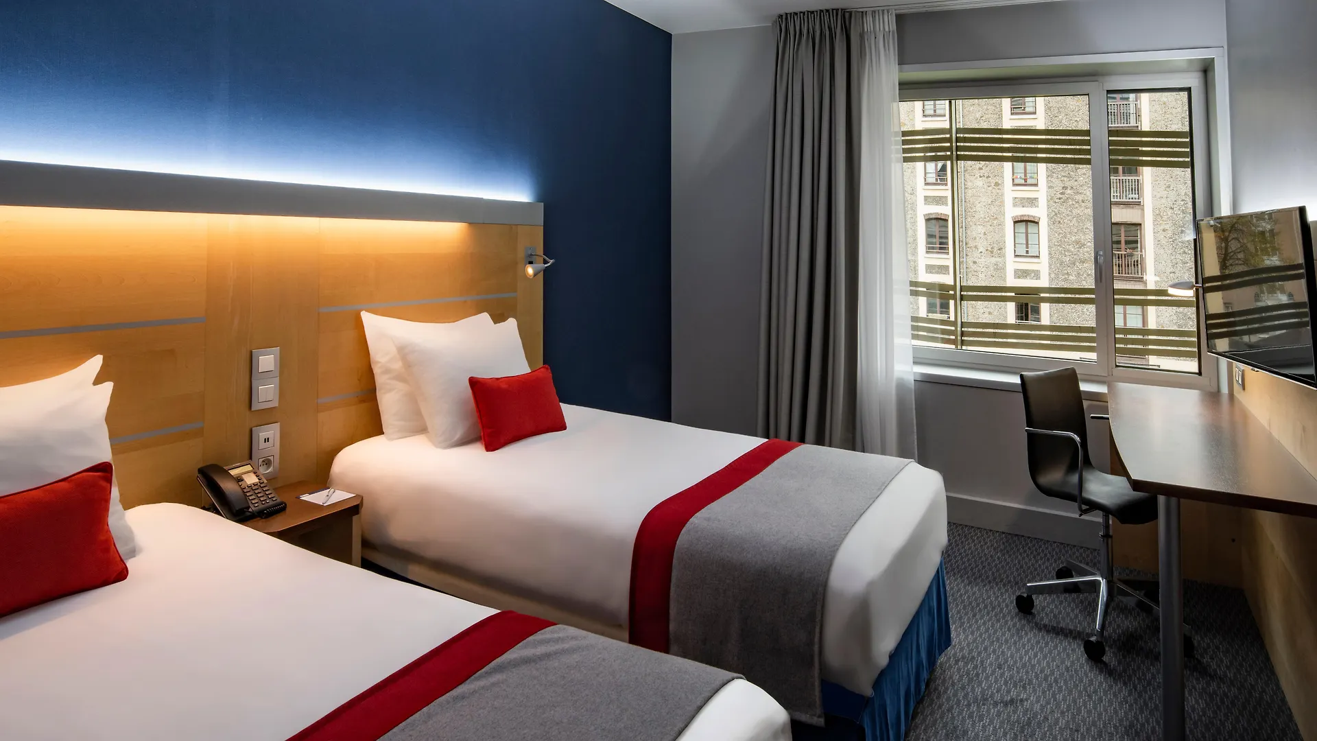 Express Paris-canal De La By Ihg