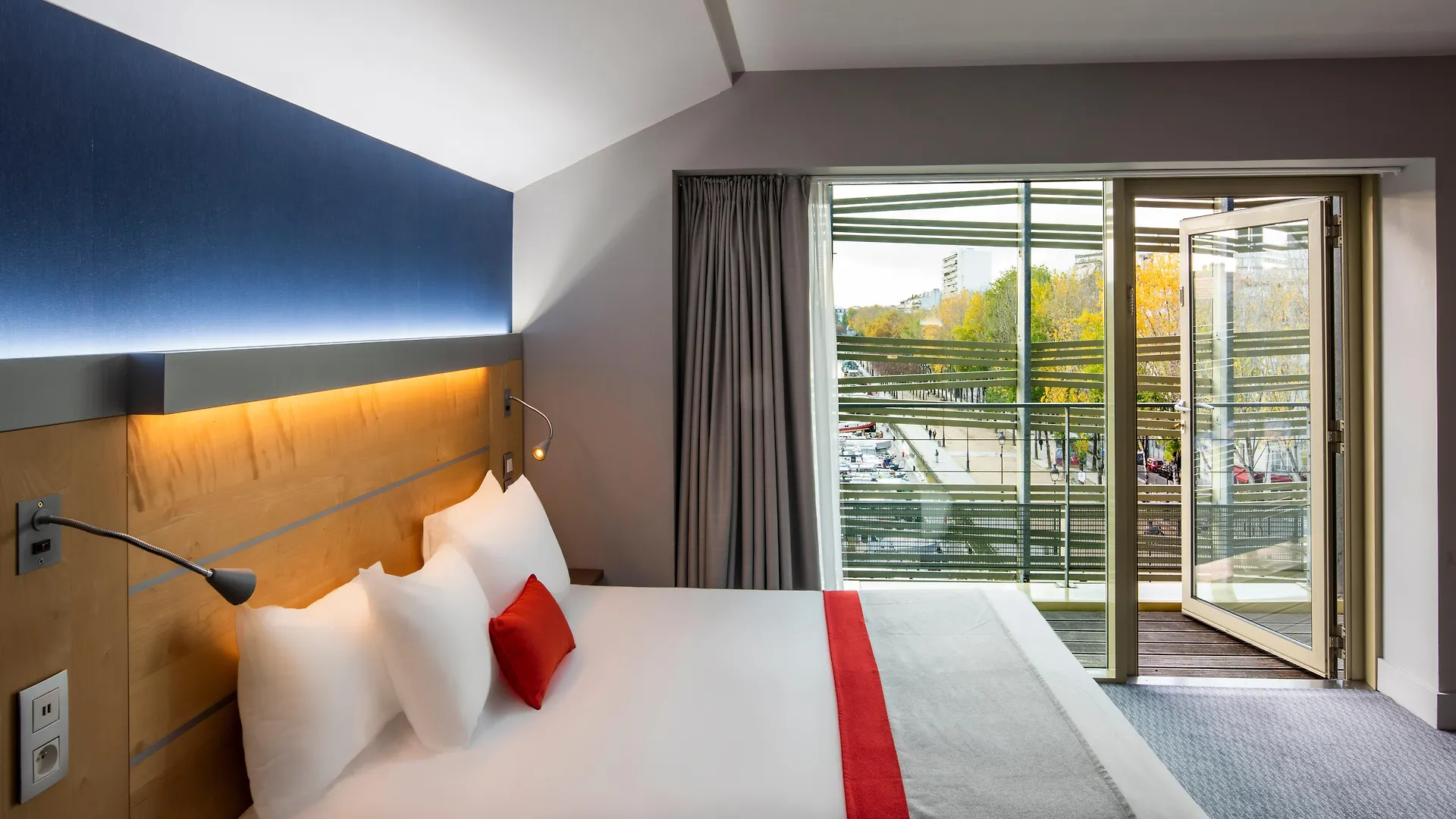 Express Paris-canal De La By Ihg Paris