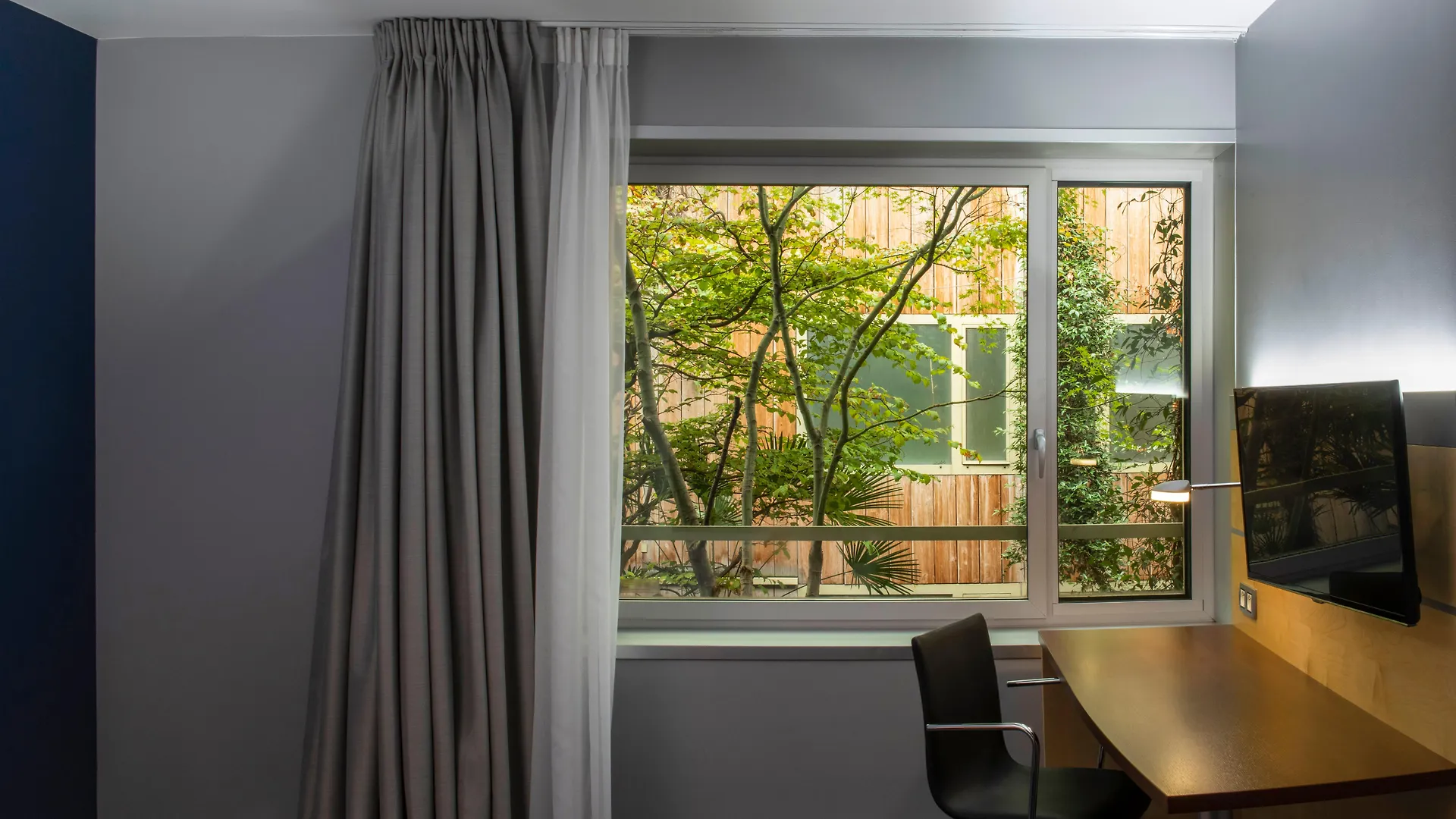 Express Paris-canal De La By Ihg Paris