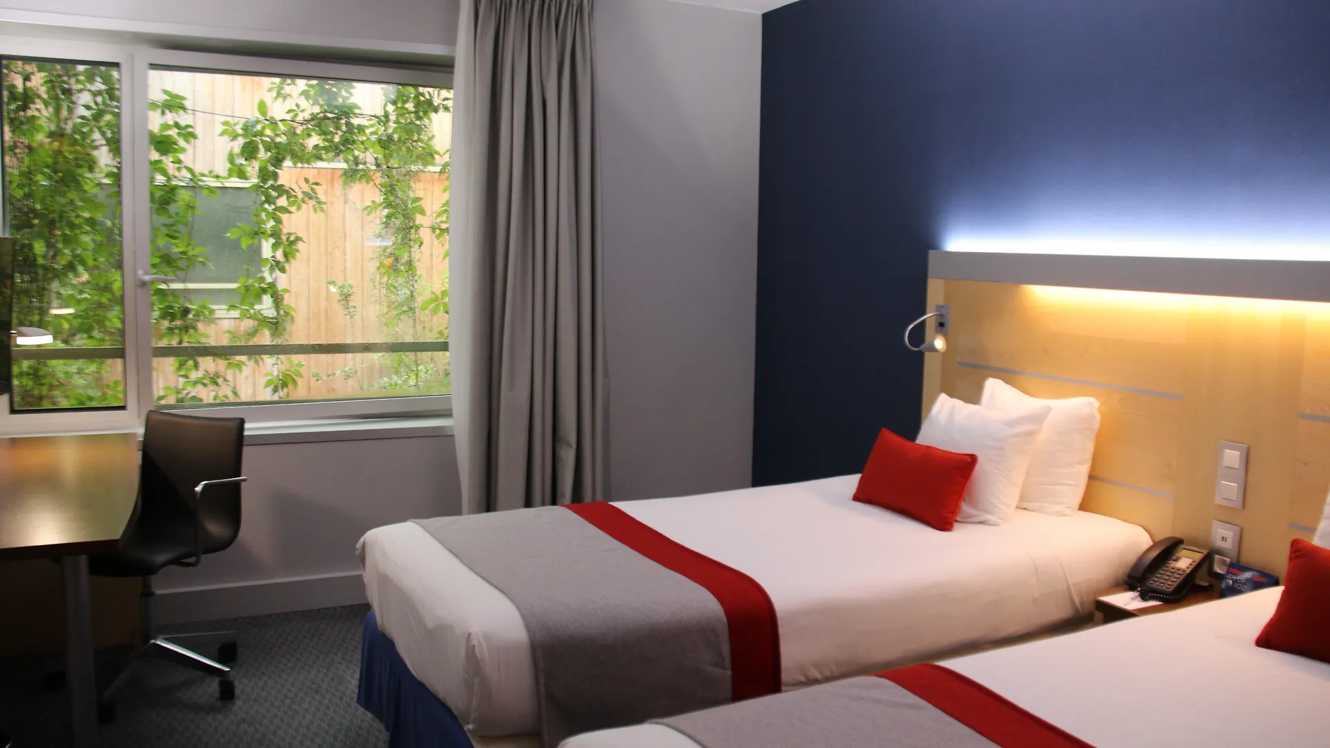 Hotel Express Paris-canal De La By Ihg