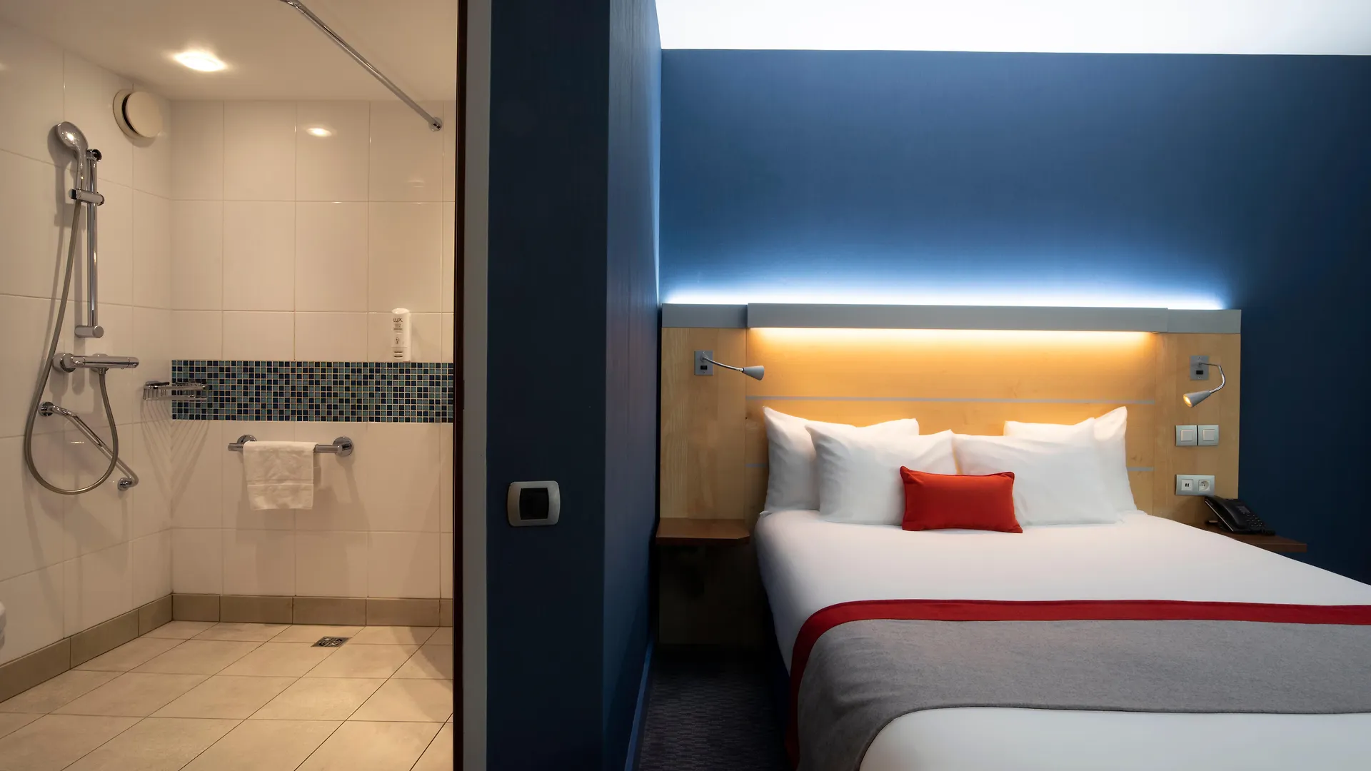 Express Paris-canal De La By Ihg Hotel Paris