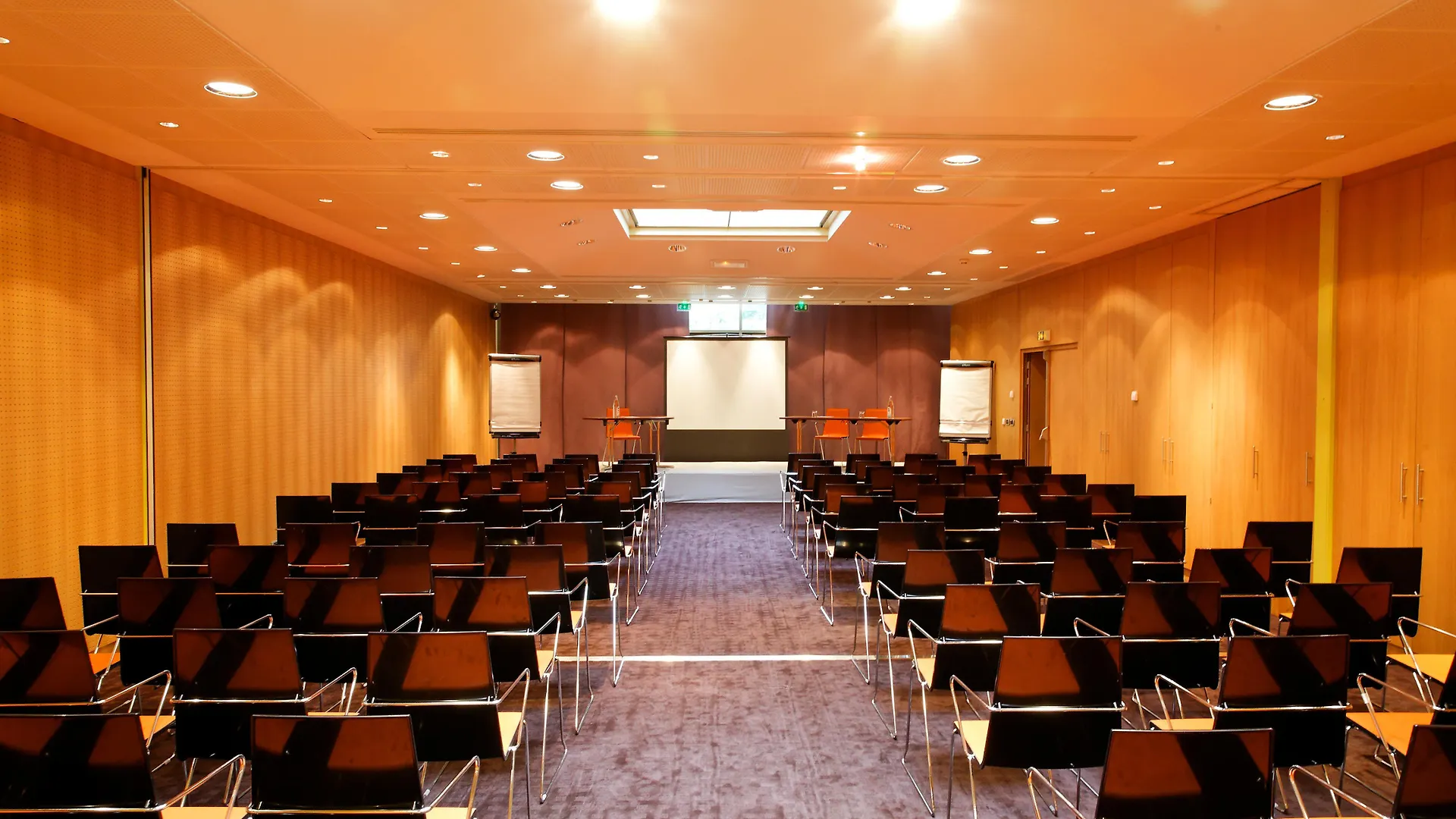 Express Paris-canal De La By Ihg Hotel 3*