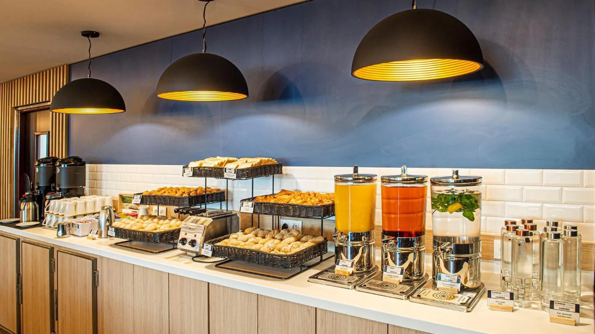 Express Paris-canal De La By Ihg