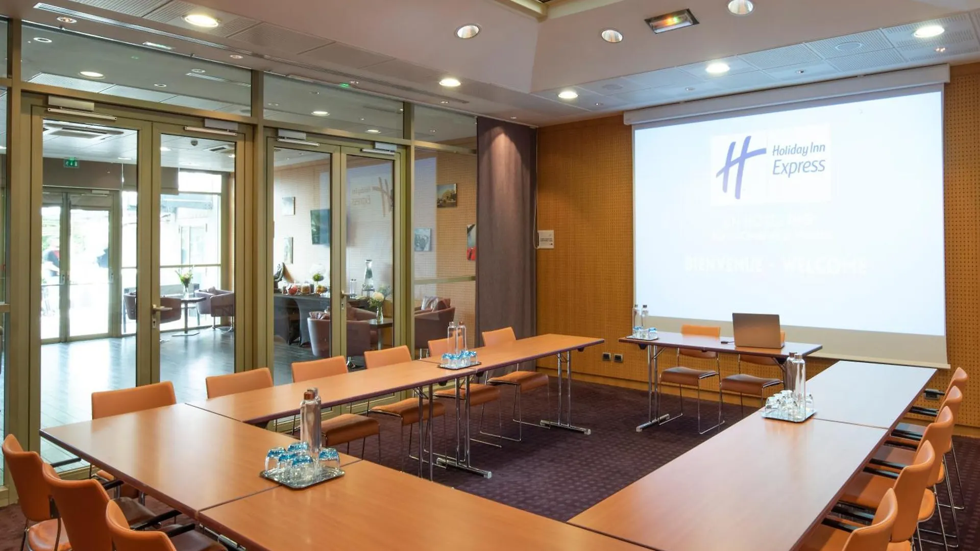 Express Paris-canal De La By Ihg