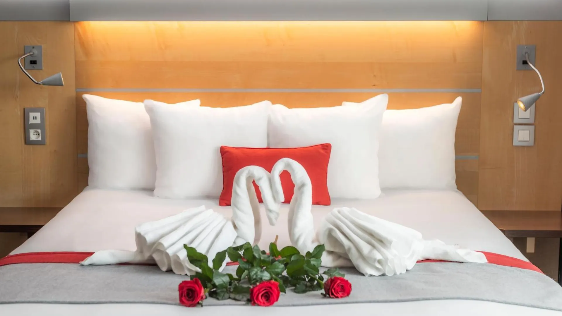Express Paris-canal De La By Ihg 3*