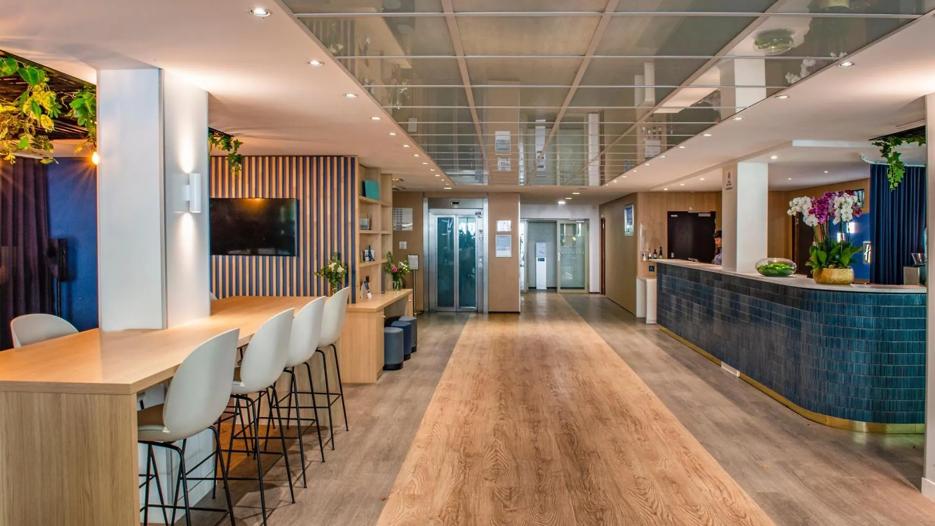 Express Paris-canal De La By Ihg Paris