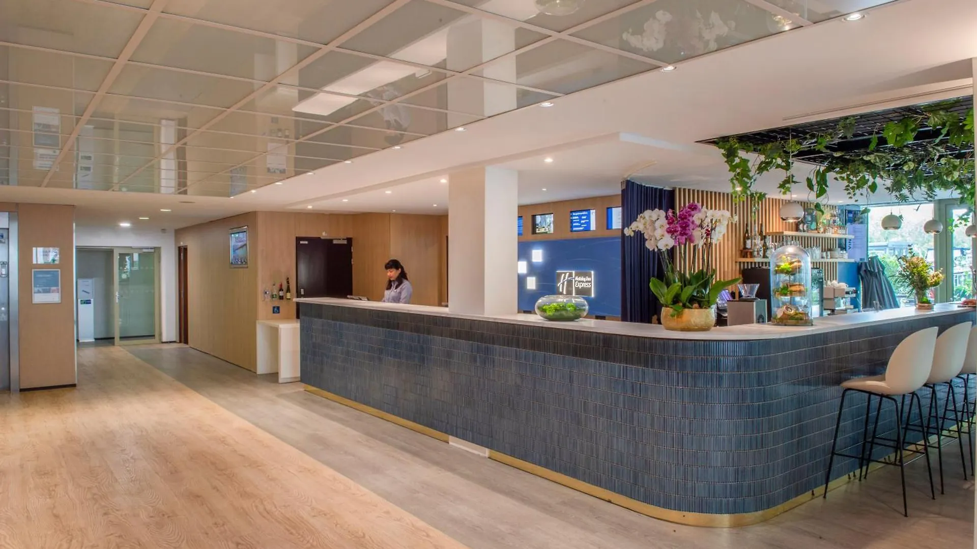 Express Paris-canal De La By Ihg Paris