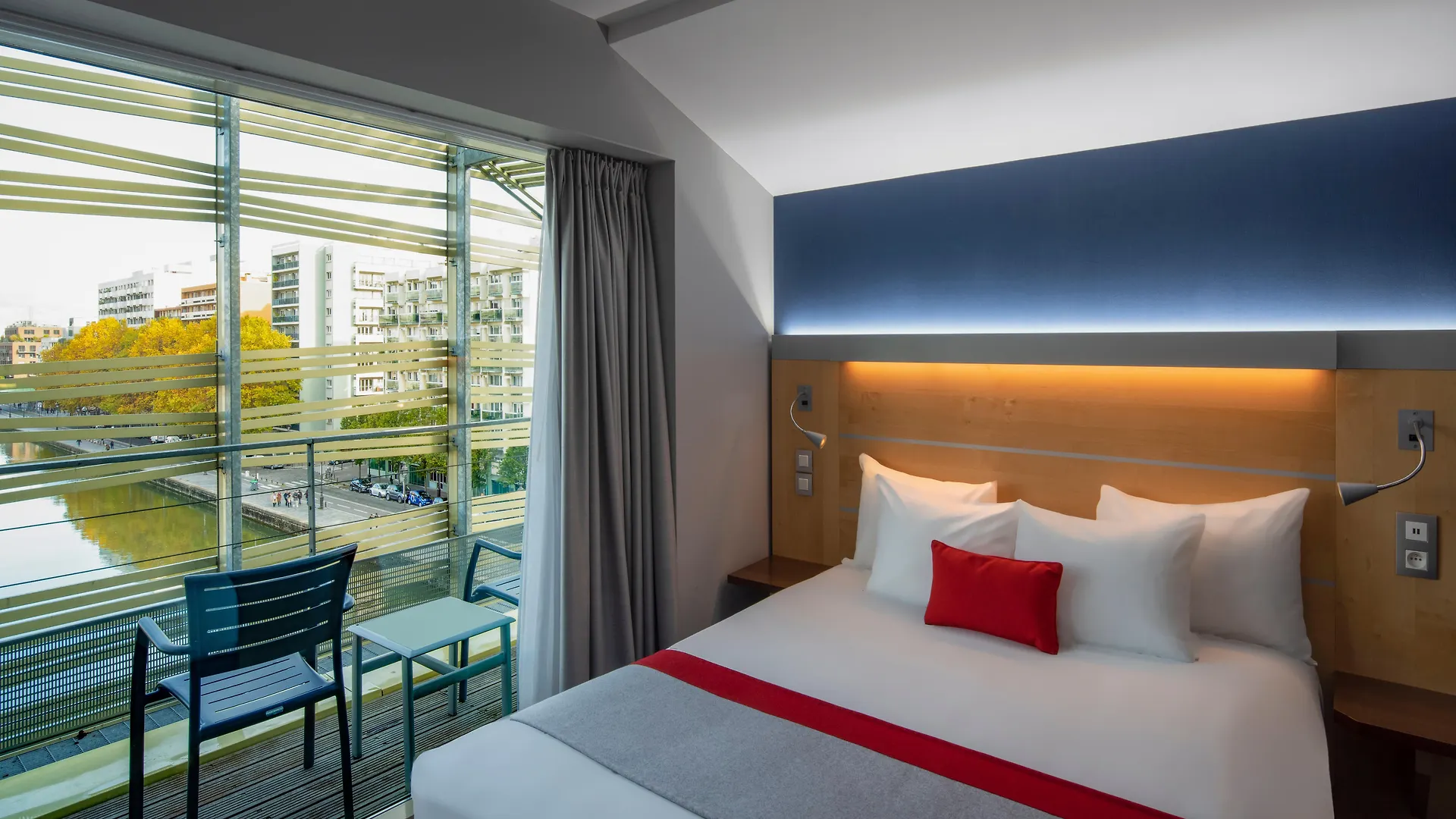 Express Paris-canal De La By Ihg Paris